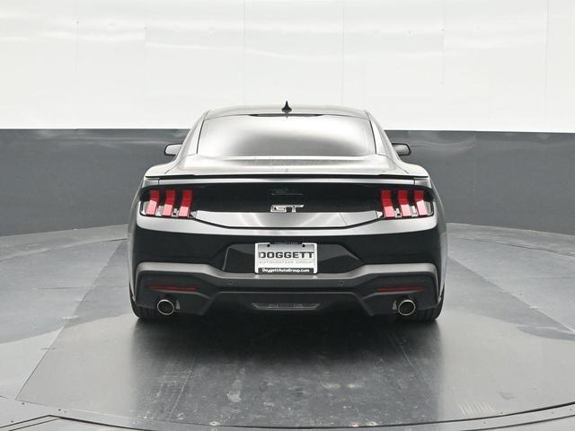 Photo of 2025 Shadow Black Ford Mustang