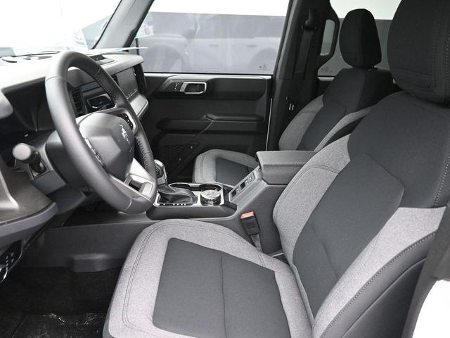 Photo of 2025 Oxford White Ford Bronco