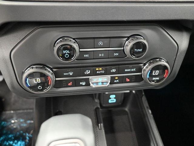 Photo of 2025 Oxford White Ford Bronco
