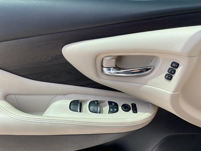 Photo of 2024 Pearl White Tri-Coat Nissan Murano