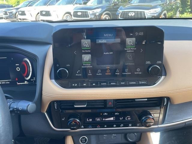 Photo of 2022 Brilliant Silver / Black Nissan Rogue