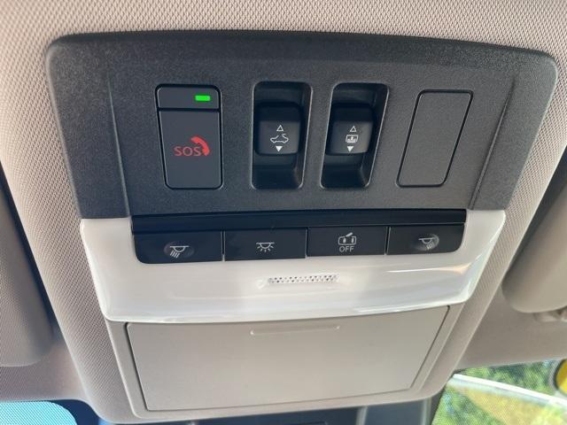 Photo of 2022 Brilliant Silver / Black Nissan Rogue