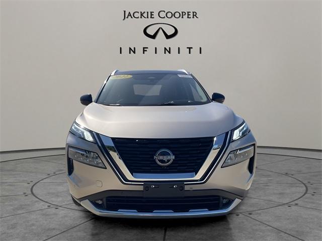 Photo of 2022 Brilliant Silver / Black Nissan Rogue