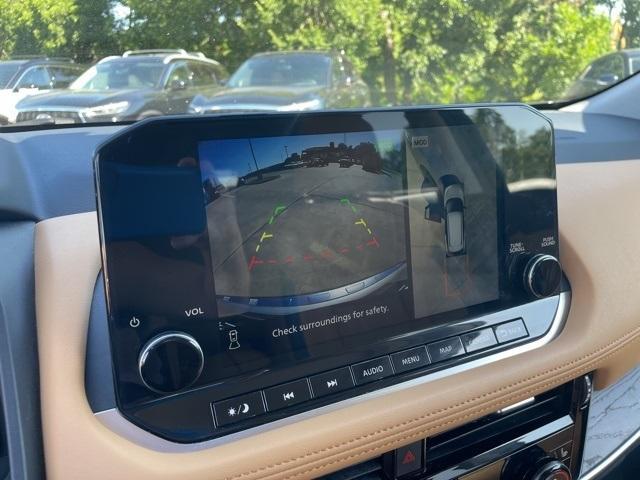 Photo of 2022 Brilliant Silver / Black Nissan Rogue
