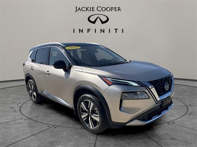 Photo of 2022 Brilliant Silver / Black Nissan Rogue