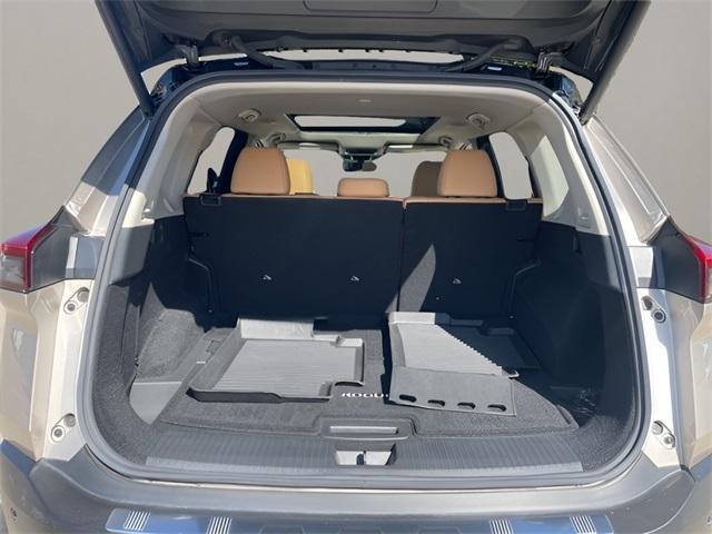 Photo of 2022 Brilliant Silver / Black Nissan Rogue