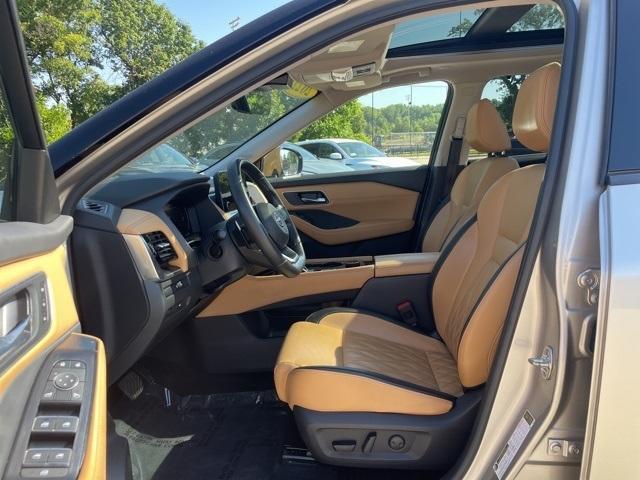 Photo of 2022 Brilliant Silver / Black Nissan Rogue