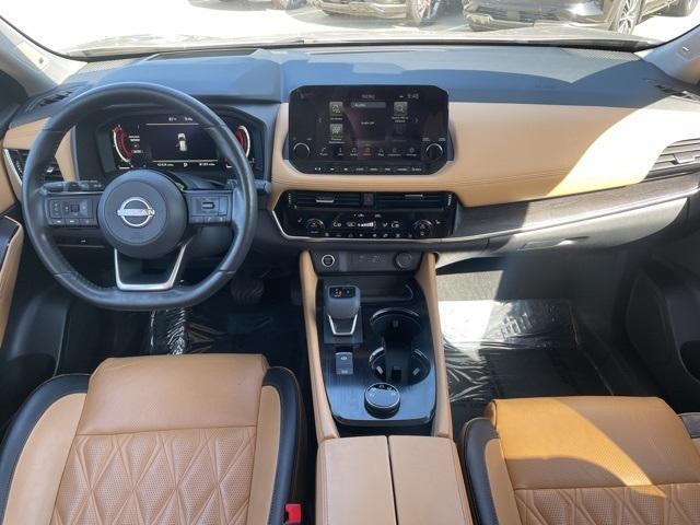 Photo of 2022 Brilliant Silver / Black Nissan Rogue