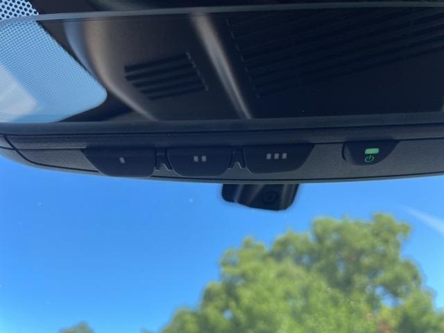 Photo of 2022 Brilliant Silver / Black Nissan Rogue