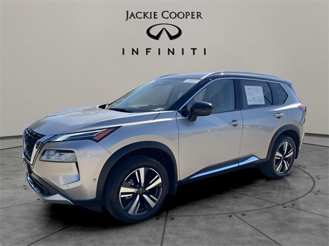 Photo of 2022 Brilliant Silver / Black Nissan Rogue