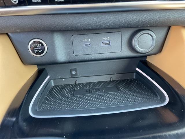 Photo of 2022 Brilliant Silver / Black Nissan Rogue