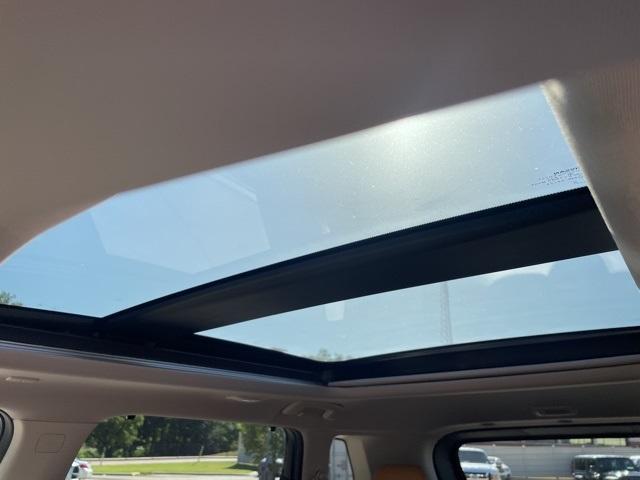 Photo of 2022 Brilliant Silver / Black Nissan Rogue