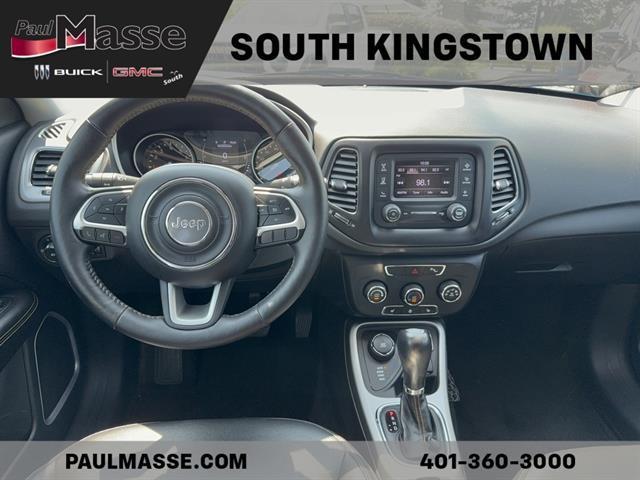 Photo of 2018 Laser Blue Pearlcoat Jeep Compass