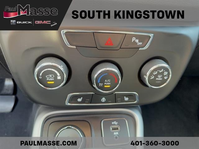 Photo of 2018 Laser Blue Pearlcoat Jeep Compass