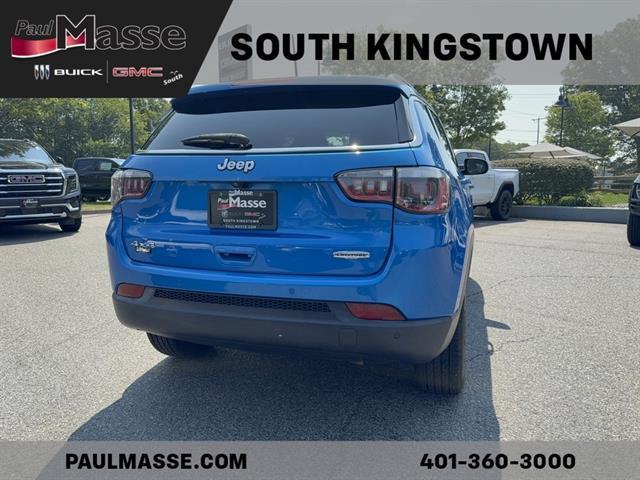Photo of 2018 Laser Blue Pearlcoat Jeep Compass
