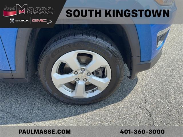 Photo of 2018 Laser Blue Pearlcoat Jeep Compass