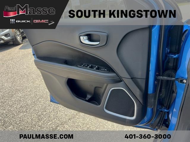 Photo of 2018 Laser Blue Pearlcoat Jeep Compass