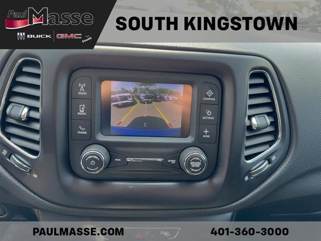 Photo of 2018 Laser Blue Pearlcoat Jeep Compass