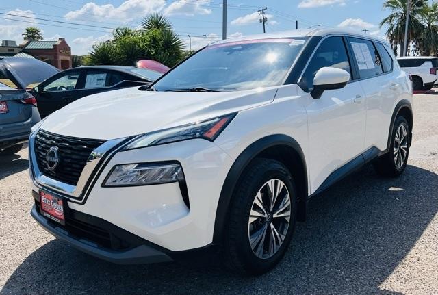 Photo of 2023 White Nissan Rogue