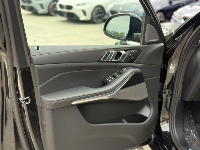 Photo of 2026 Black Sapphire Metallic BMW X7