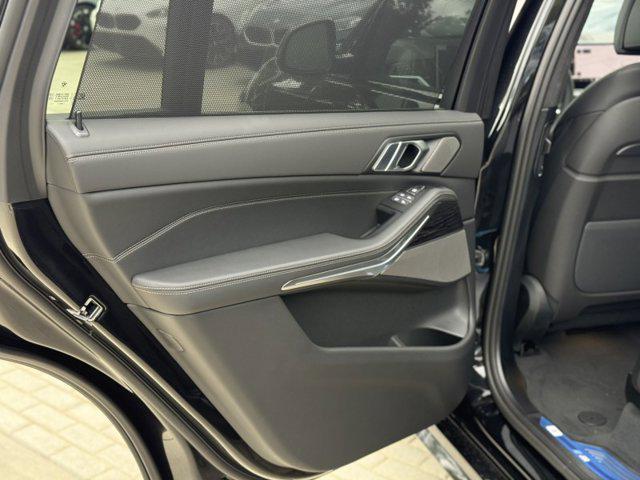 Photo of 2026 Black Sapphire Metallic BMW X7