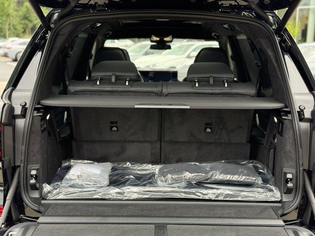 Photo of 2026 Black Sapphire Metallic BMW X7