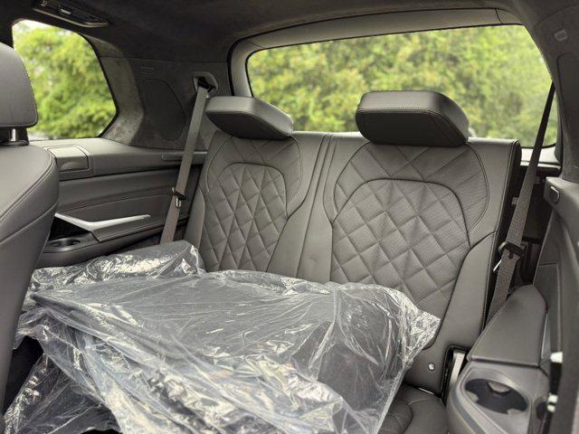 Photo of 2026 Black Sapphire Metallic BMW X7