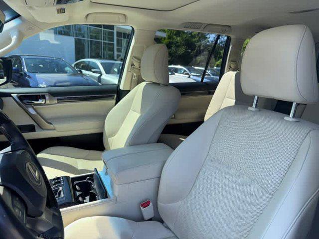 Photo of 2021 Black Onyx Lexus GX 460
