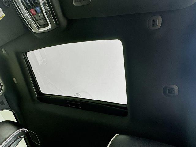 Photo of 2023 Bright White RAM 2500