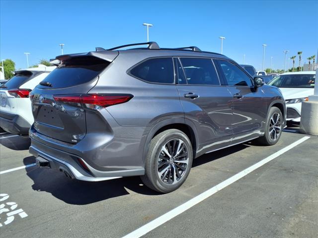 Photo of 2021 GRAY Toyota Highlander
