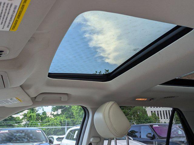 Photo of 2017 White Platinum Metallic Tri-Coat Ford Explorer