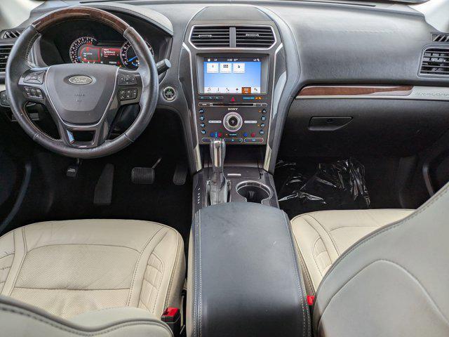 Photo of 2017 White Platinum Metallic Tri-Coat Ford Explorer