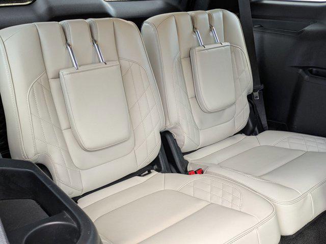 Photo of 2017 White Platinum Metallic Tri-Coat Ford Explorer