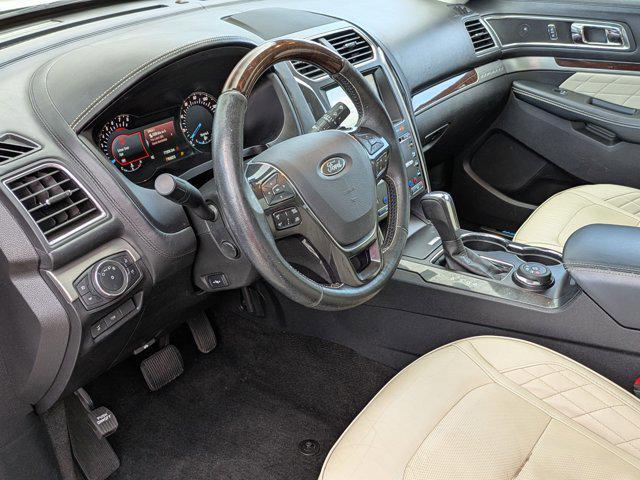 Photo of 2017 White Platinum Metallic Tri-Coat Ford Explorer