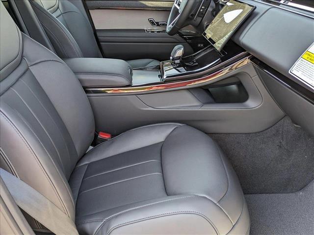 Photo of 2025 Fuji White Land Rover Range Rover Sport