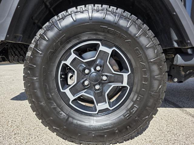 Photo of 2021 Black Clearcoat Jeep Gladiator