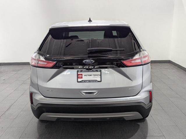 Photo of 2022 Silver Metallic Ford Edge