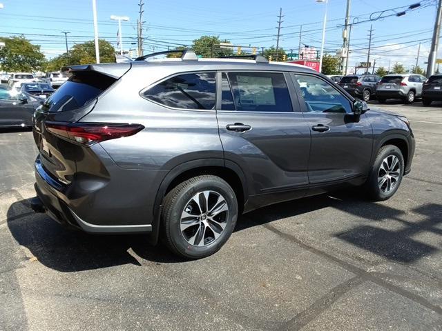 Photo of 2025 Gray Toyota Highlander