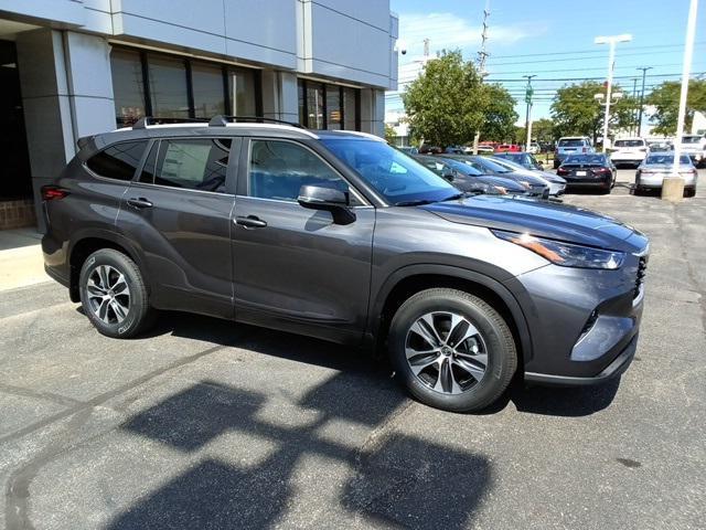 Photo of 2025 Gray Toyota Highlander