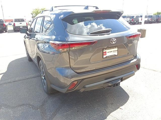 Photo of 2025 Gray Toyota Highlander