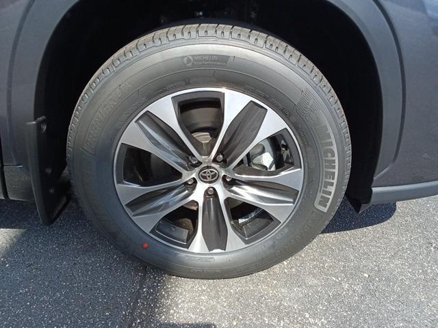 Photo of 2025 Gray Toyota Highlander