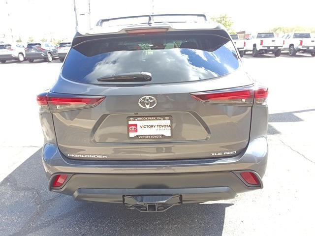 Photo of 2025 Gray Toyota Highlander