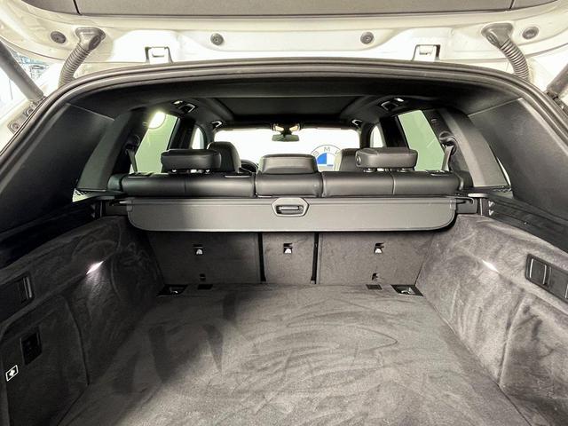 Photo of 2023 Mineral White Metallic BMW X5