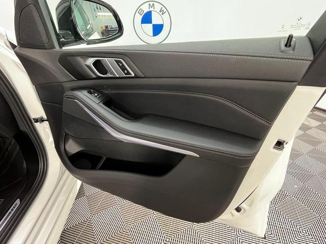 Photo of 2023 Mineral White Metallic BMW X5