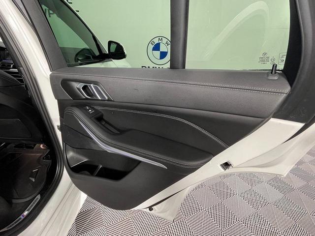 Photo of 2023 Mineral White Metallic BMW X5