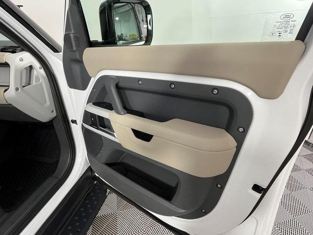 Photo of 2024 White Land Rover Defender