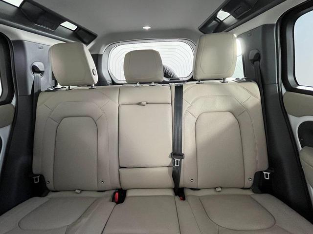Photo of 2024 White Land Rover Defender