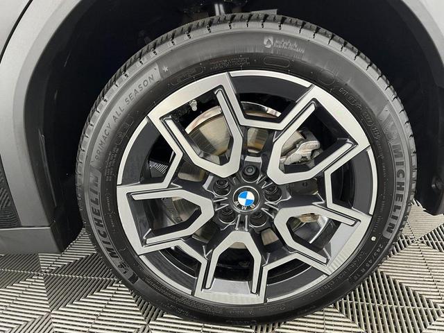 Photo of 2025 Black Sapphire Metallic BMW X2