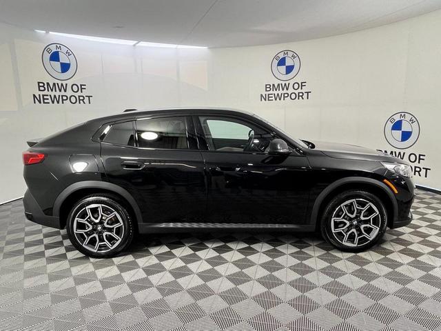 Photo of 2025 Black Sapphire Metallic BMW X2