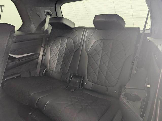 Photo of 2026 Black Sapphire Metallic BMW X7